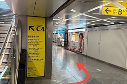 東京メトロ銀座店【2025年9月1日OPEN】 アクセス 3：階段を回るとすぐに当店が見えてまいります。