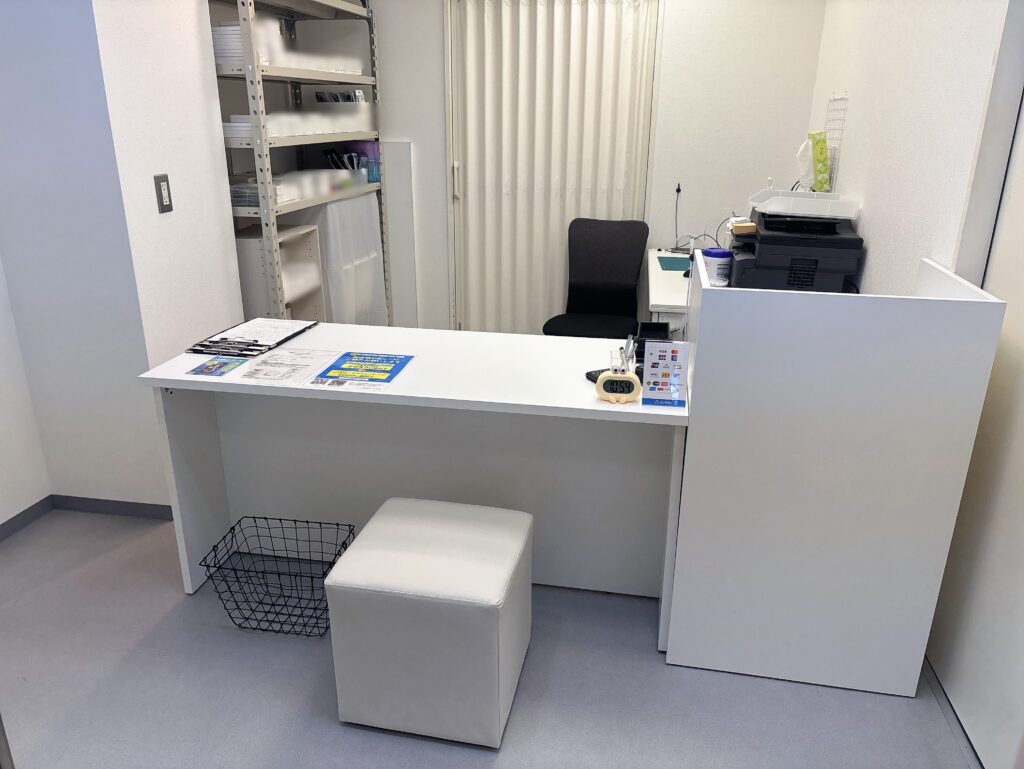 モバイル修理救急便所沢駅前店　店内