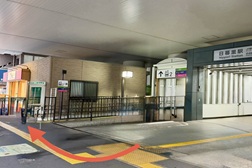 日暮里駅前店 アクセス 1：日暮里駅東口よりご案内いたします。矢印の方へお進みください。