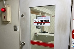 日暮里駅前店 アクセス 4：エレベーターが開くとすぐに当店入口となります。